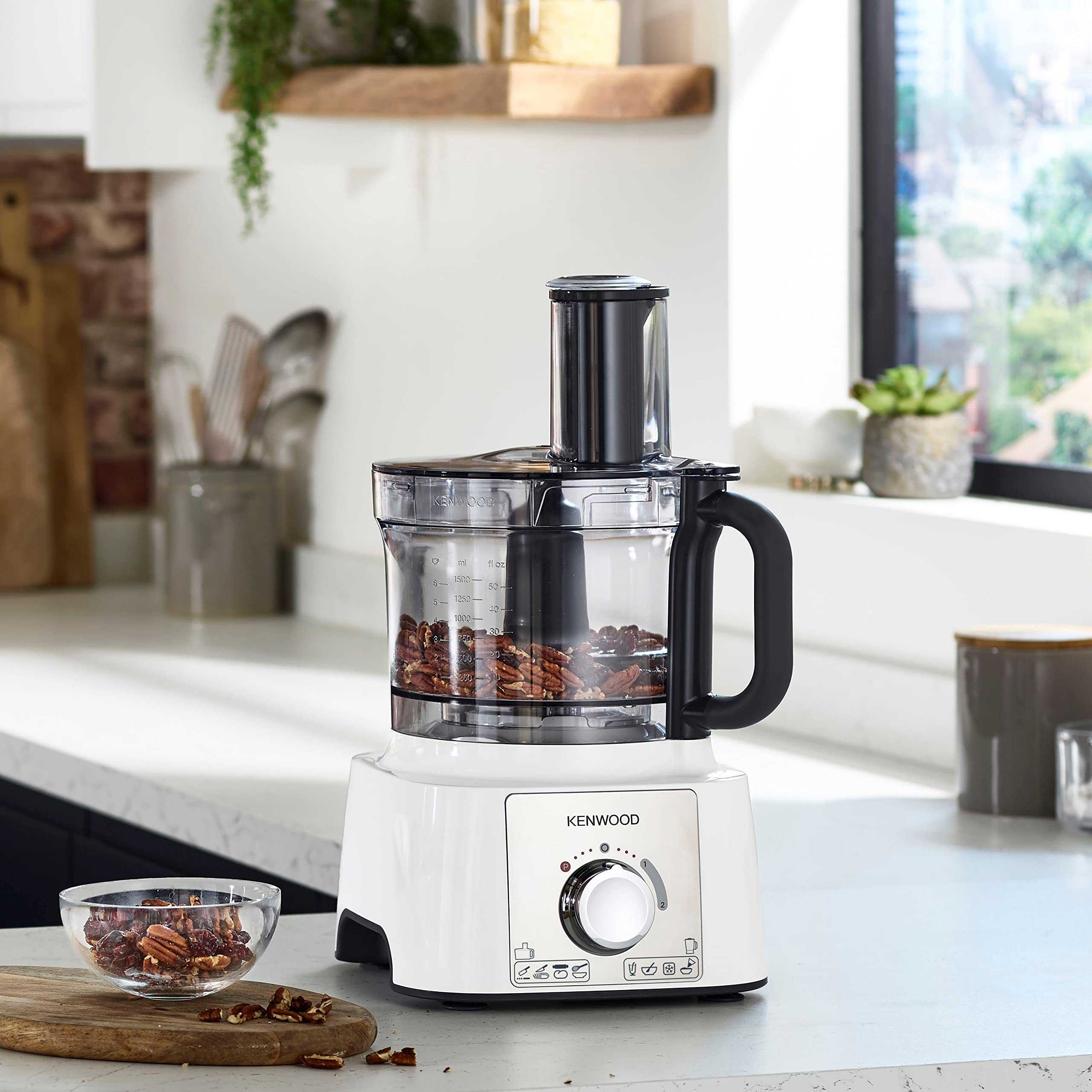 Kenwood Food Processor 1000W Multi-Functional With 3L Bowl, 2 Stainless Steel Disks, Blender, Grinder Mill, Whisk, Dough Maker Kenwood Food Processor 1000W Multi-Functional With 3L Bowl, 2 Stainless Steel Disks, Blender, Grinder Mill, Whisk, Dough Maker